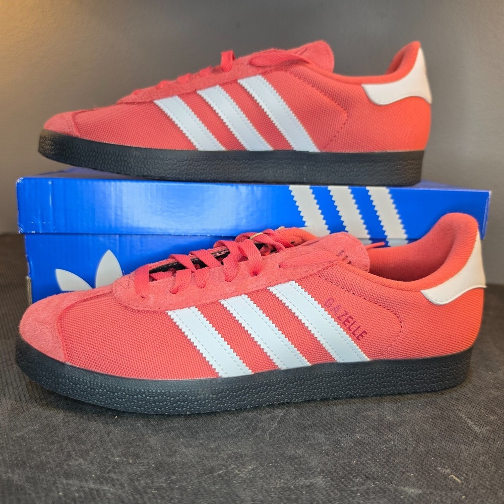 Adidas Gazelle Mens Sz 8.5 Scarlet Red Hairy Suede White Gum JR6295 NIB